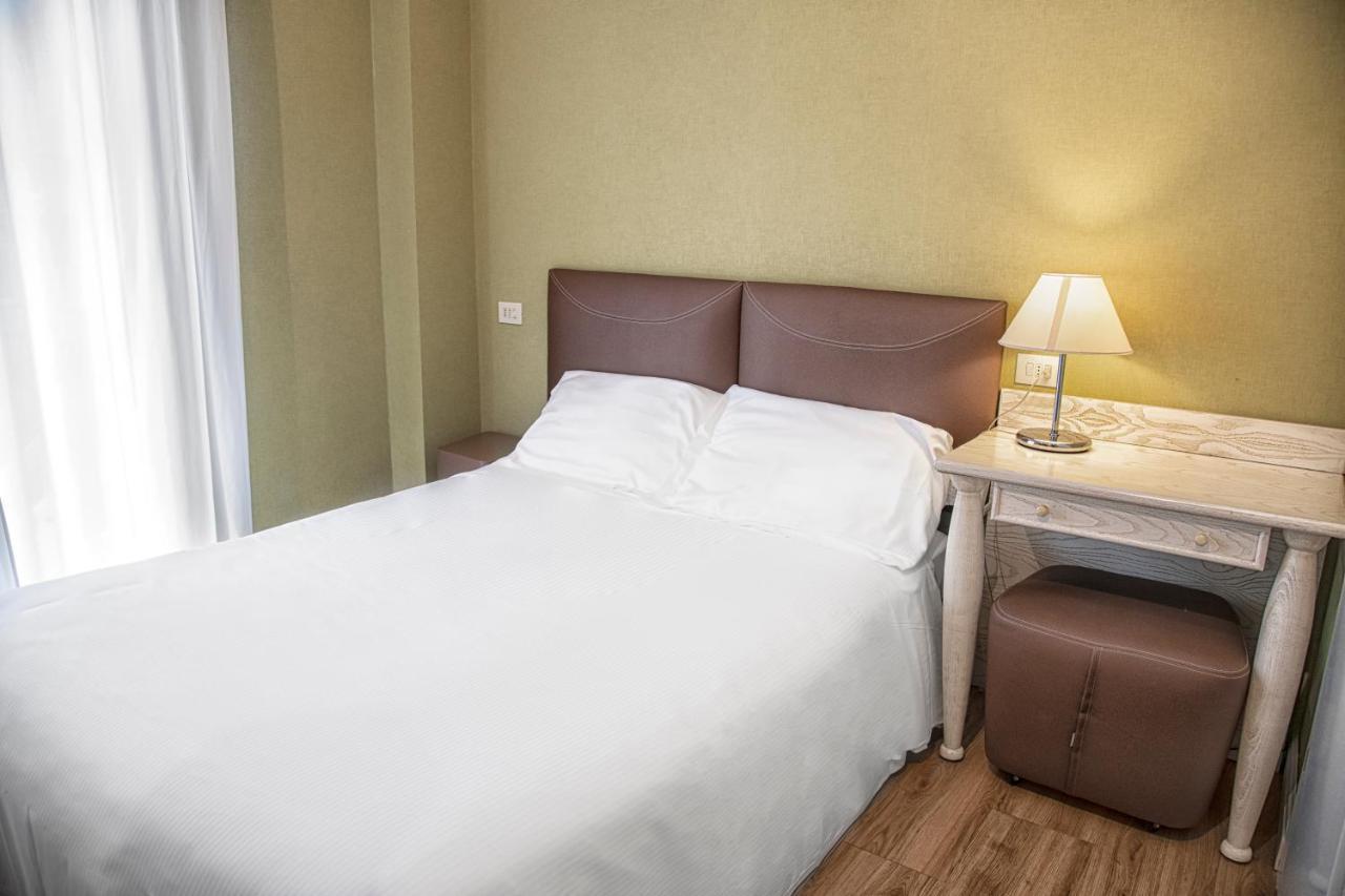 Villa Adriatica Ambienthotels Римини Екстериор снимка