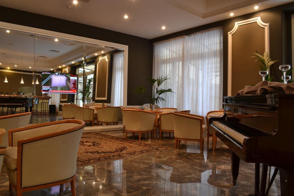 Villa Adriatica Ambienthotels Римини Екстериор снимка