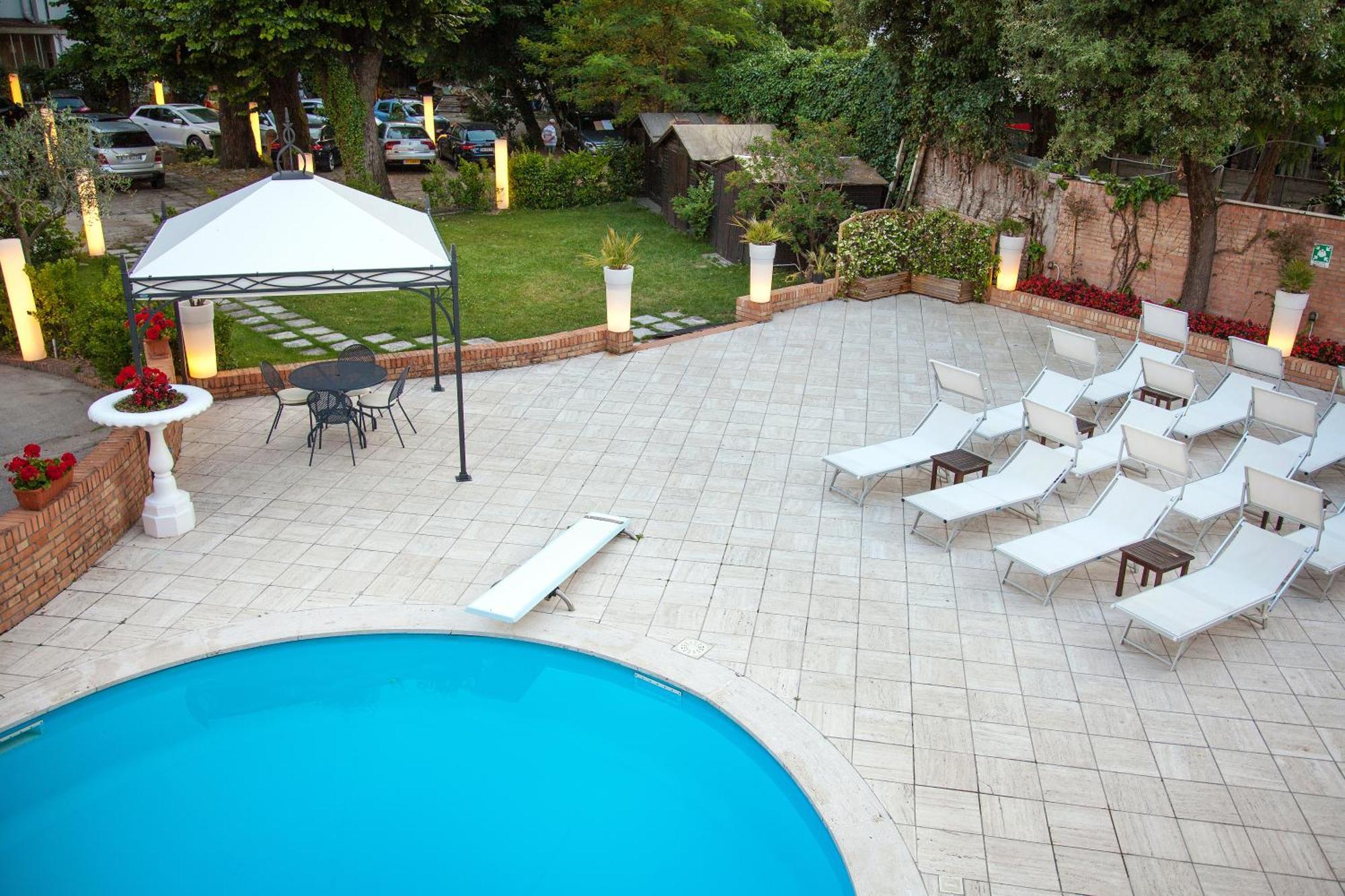 Villa Adriatica Ambienthotels Римини Екстериор снимка
