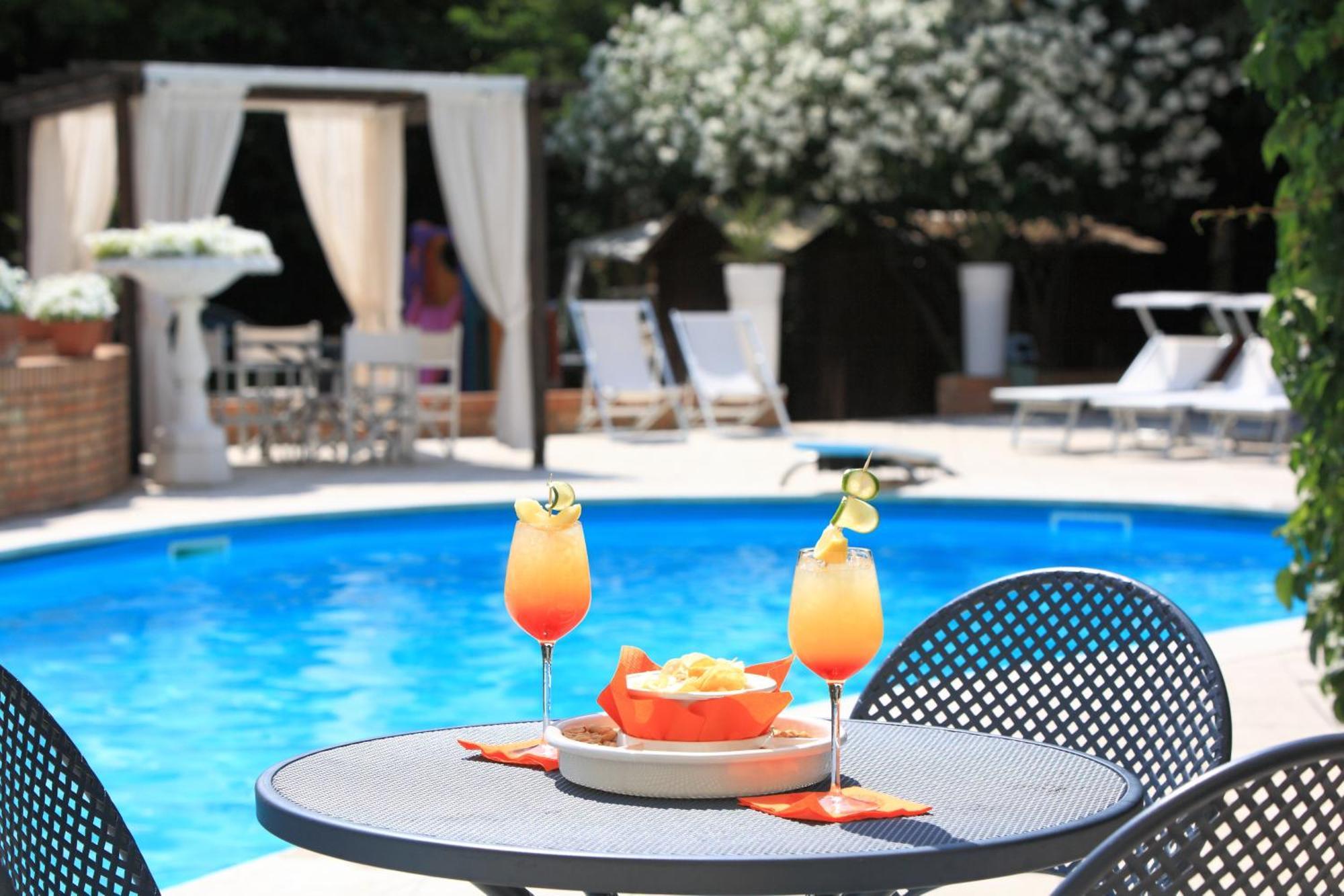 Villa Adriatica Ambienthotels Римини Екстериор снимка